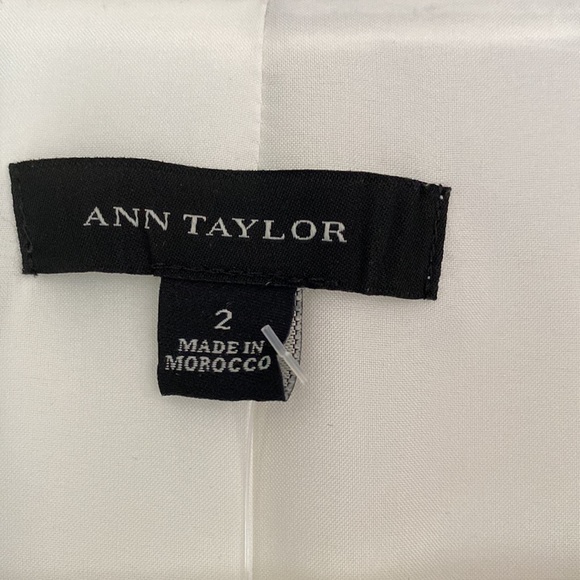 Ann Taylor tailored jacket, ivory w/black trim; Women Size 2 - Picture 5 of 12